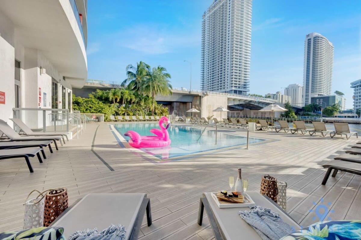 Balcony - Pool - Near Beach - Gym Plaja Hallandale Exterior foto