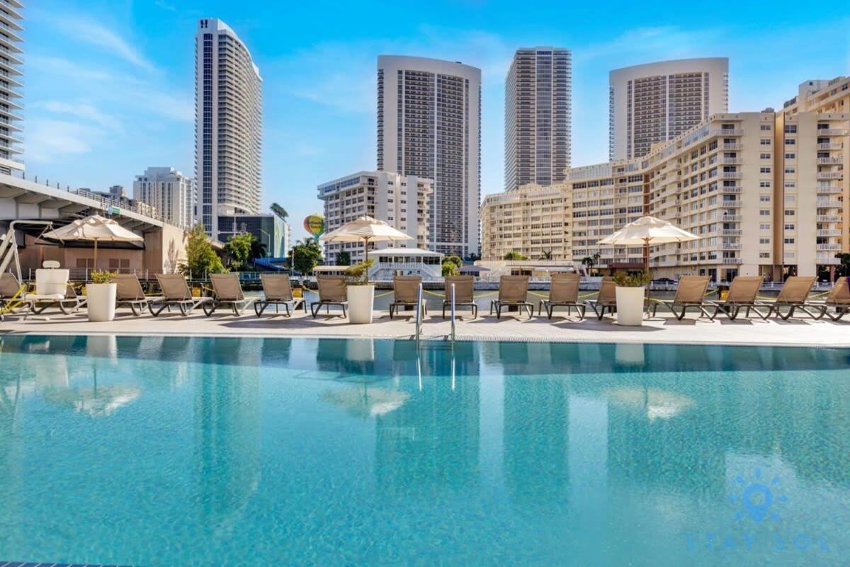 Balcony - Pool - Near Beach - Gym Plaja Hallandale Exterior foto