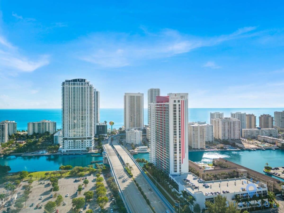 Balcony - Pool - Near Beach - Gym Plaja Hallandale Exterior foto