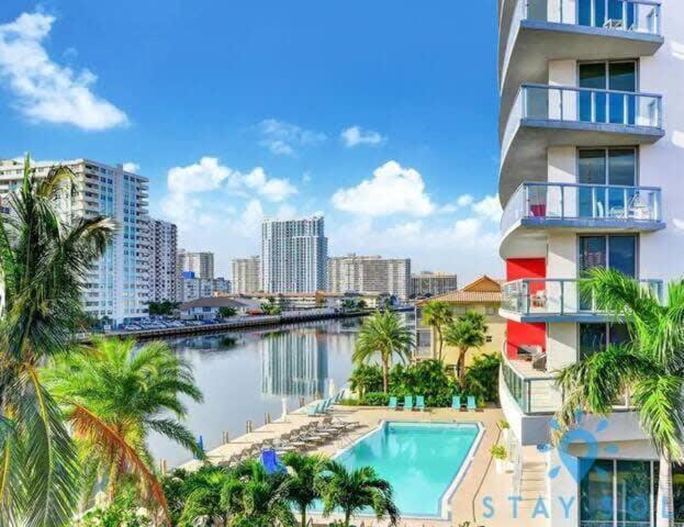 Balcony - Pool - Near Beach - Gym Plaja Hallandale Exterior foto