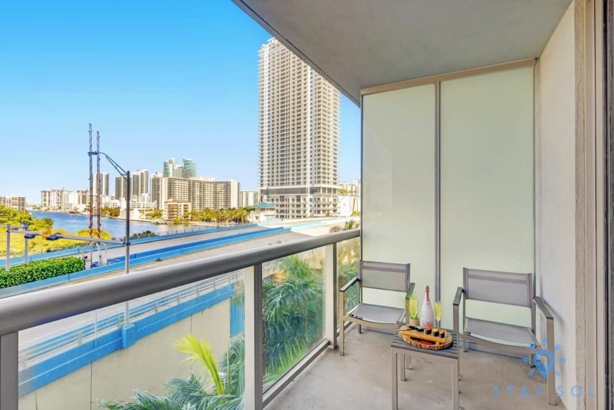 Balcony - Pool - Near Beach - Gym Plaja Hallandale Exterior foto