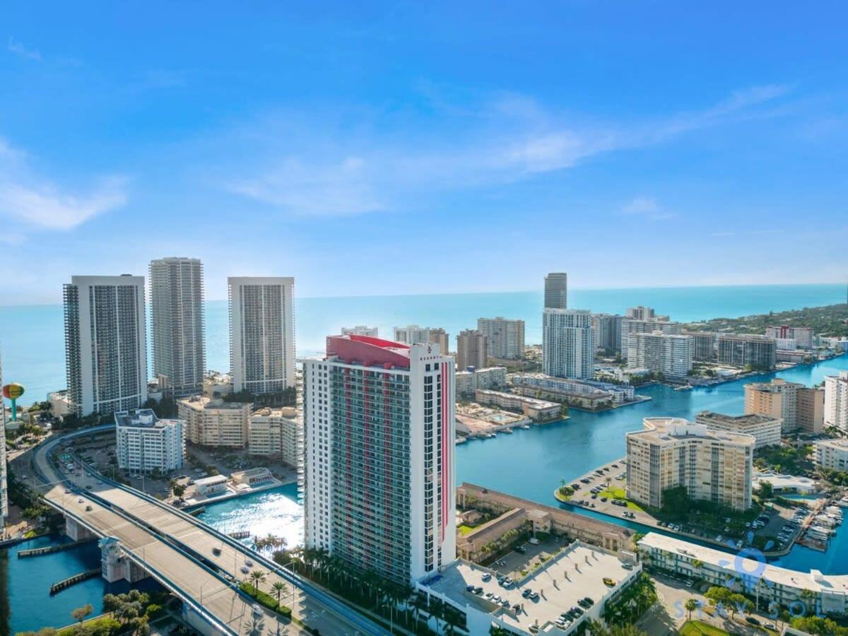 Balcony - Pool - Near Beach - Gym Plaja Hallandale Exterior foto