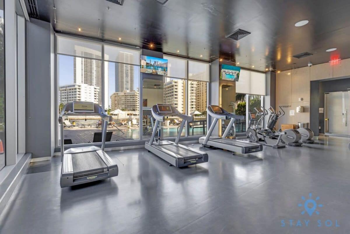 Balcony - Pool - Near Beach - Gym Plaja Hallandale Exterior foto