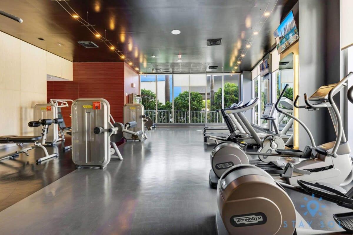 Balcony - Pool - Near Beach - Gym Plaja Hallandale Exterior foto