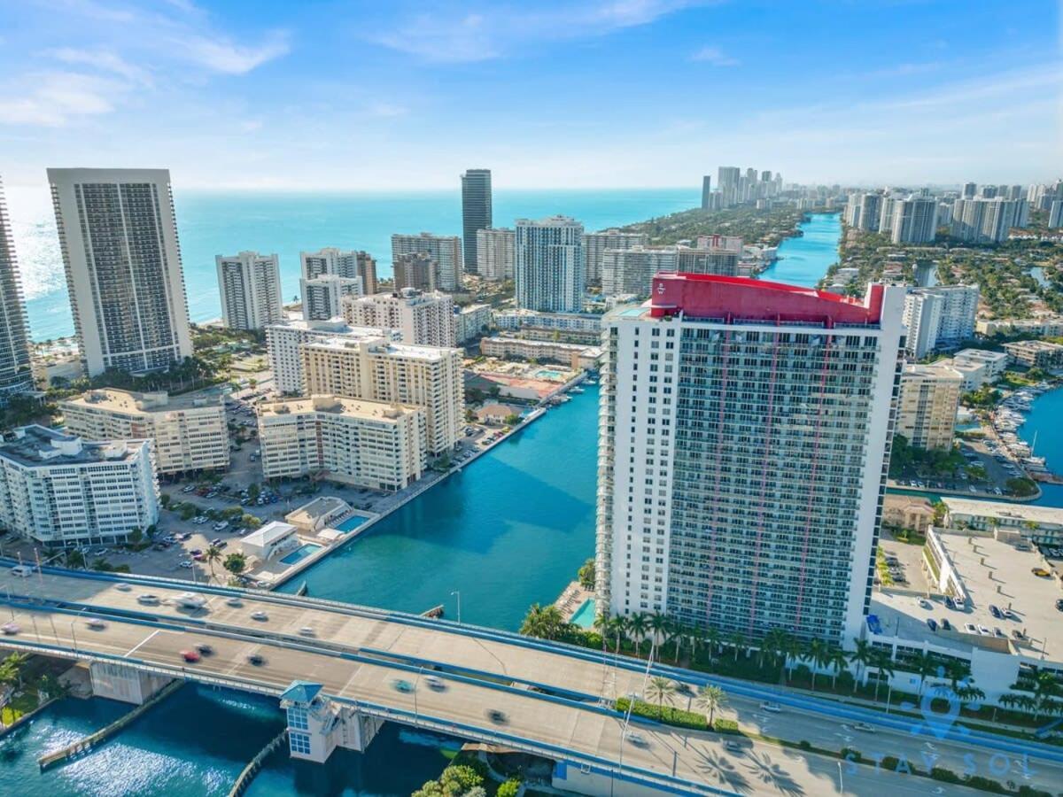 Balcony - Pool - Near Beach - Gym Plaja Hallandale Exterior foto