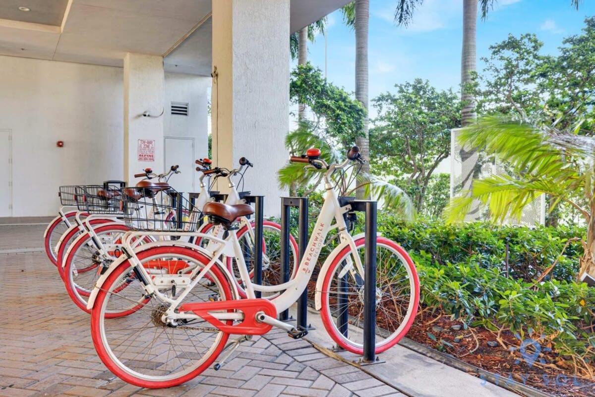 Balcony - Pool - Near Beach - Gym Plaja Hallandale Exterior foto